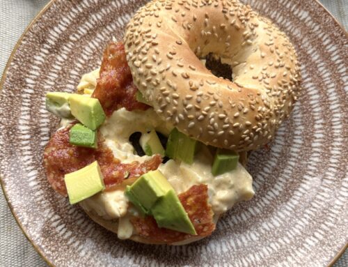 Bagel met zelfgemaakte eiersalade, spinata romana en avocado 🥑🥯